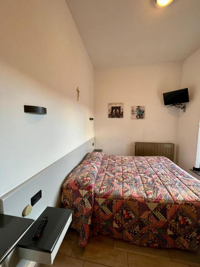 Hotel Centrale Cascia Bagian luar foto